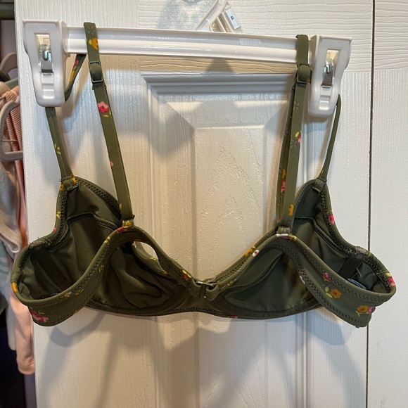Aerie green floral bikini top, size 34b/small, underwire - Picture 2 of 5